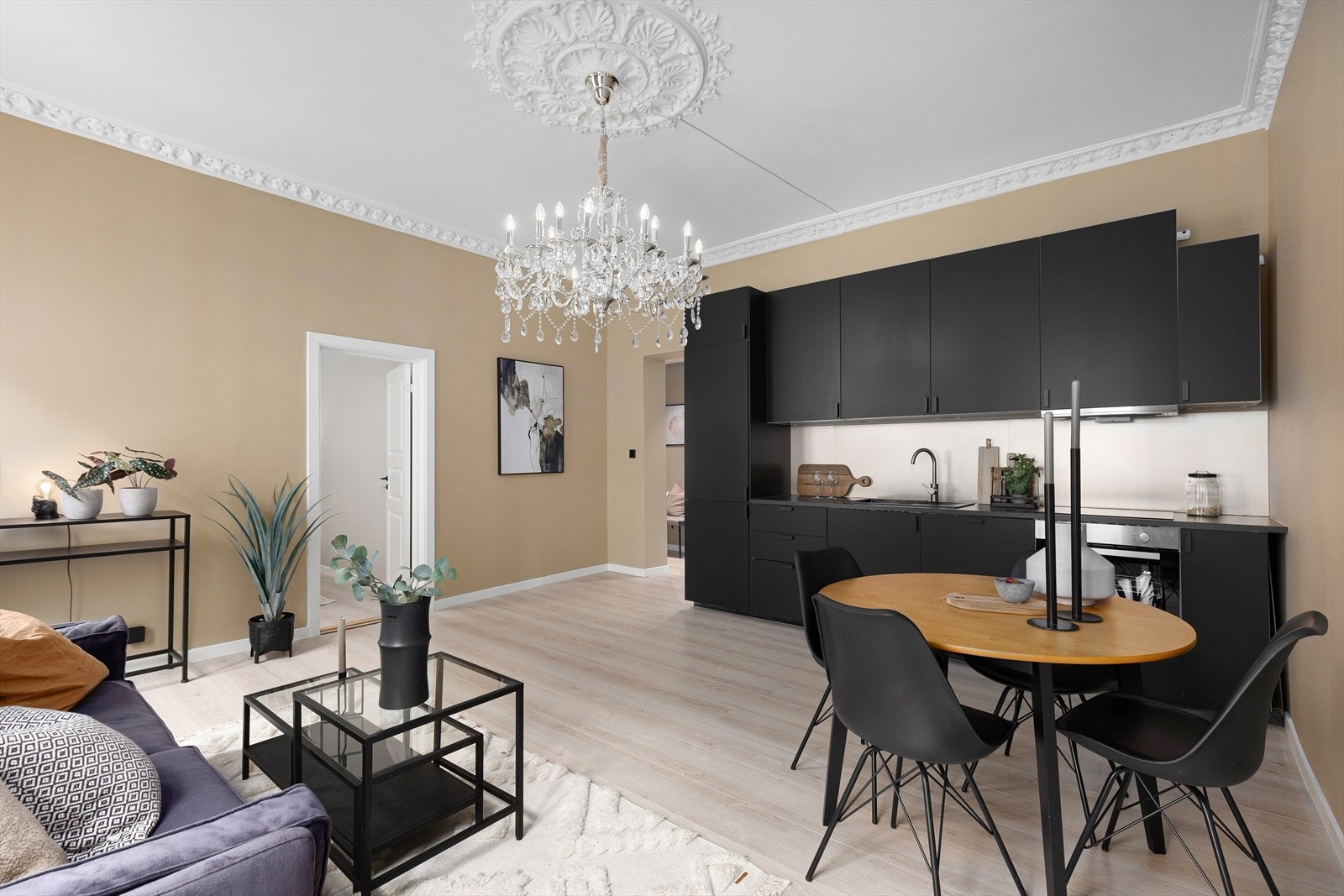 Ny delikat kjøkkeninnredning med glatte matte fronter fra 2025 Galleribilde