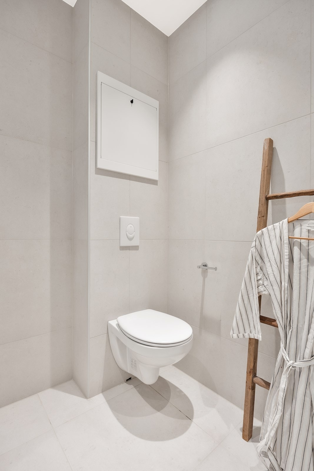 Vegghengt toalett Galleribilde