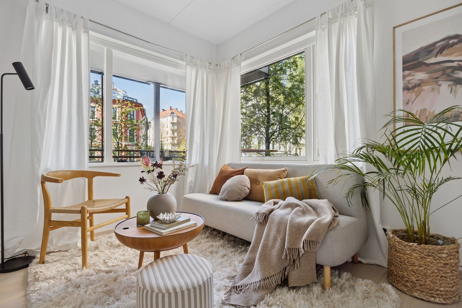 Stuen og kjøkkenet er i en åpen og sosial løsning. Galleribilde