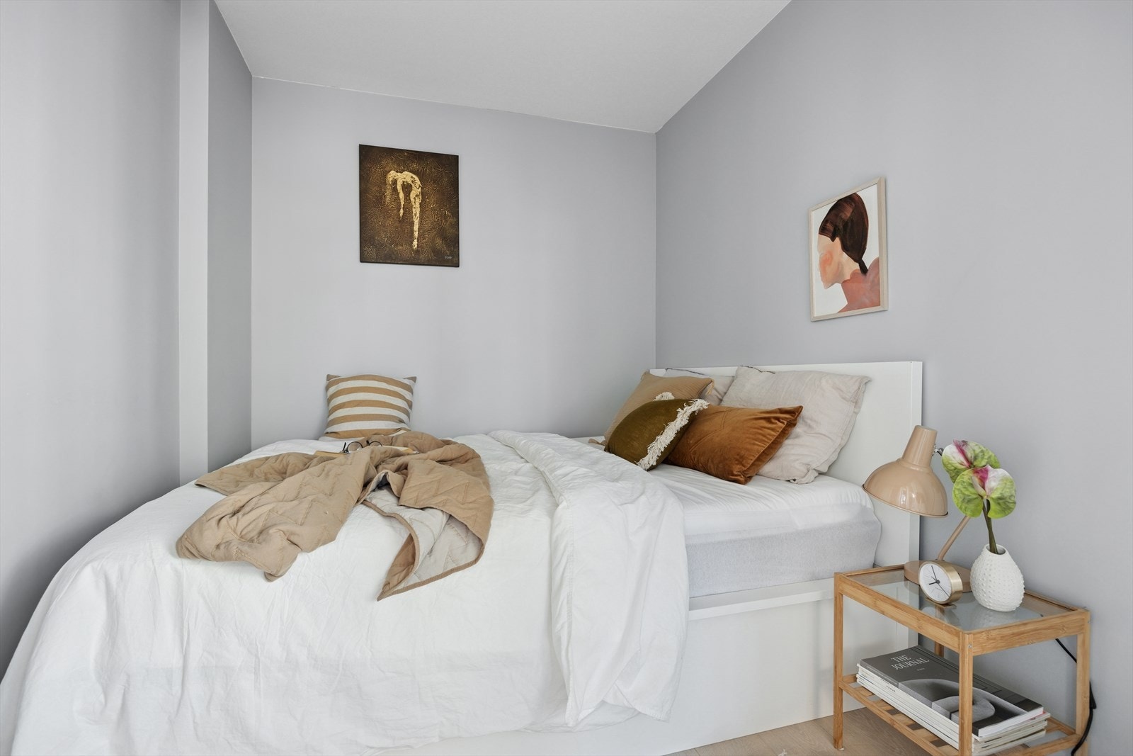 Soverom etablert der kjøkken var tidligere. Plass til dobbeltseng, nattbord og øvrig ønsket møblement. Galleribilde