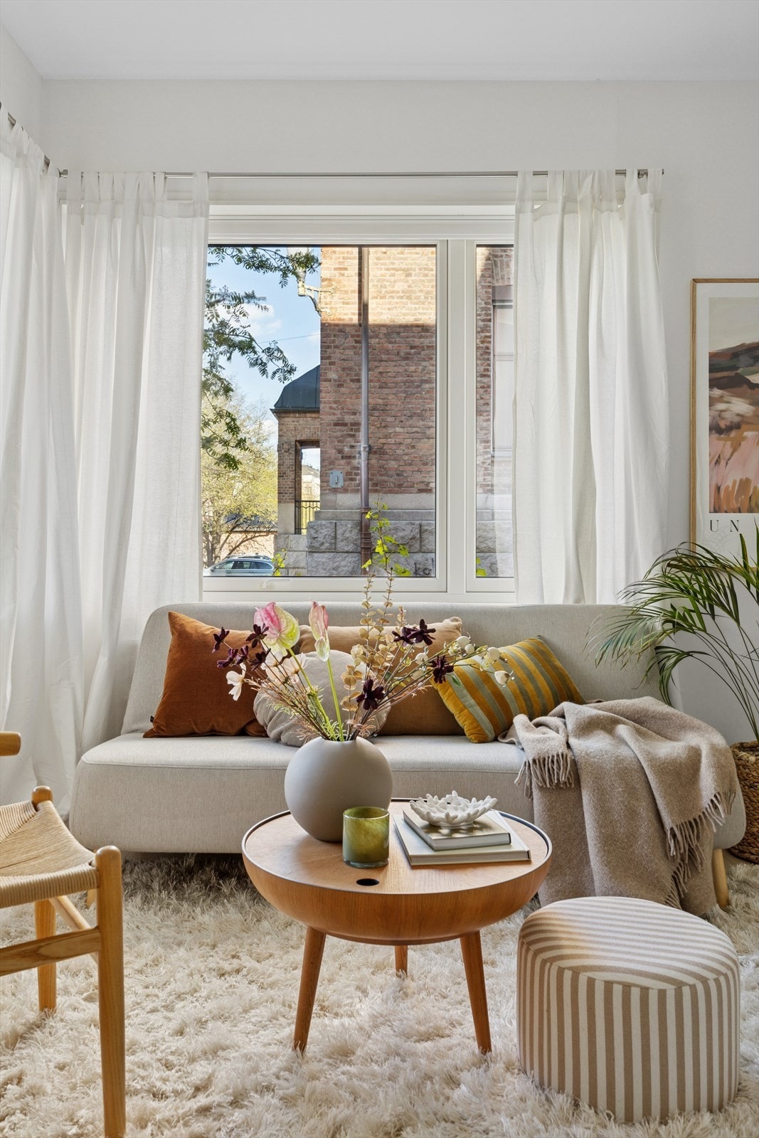 Stuen har en målt takhøyde på 2,61 meter. Galleribilde