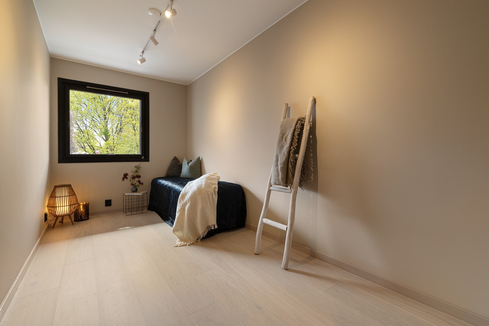 Soverom 2. Her er det også plass til dobbeltseng og garderobeskap. Galleribilde
