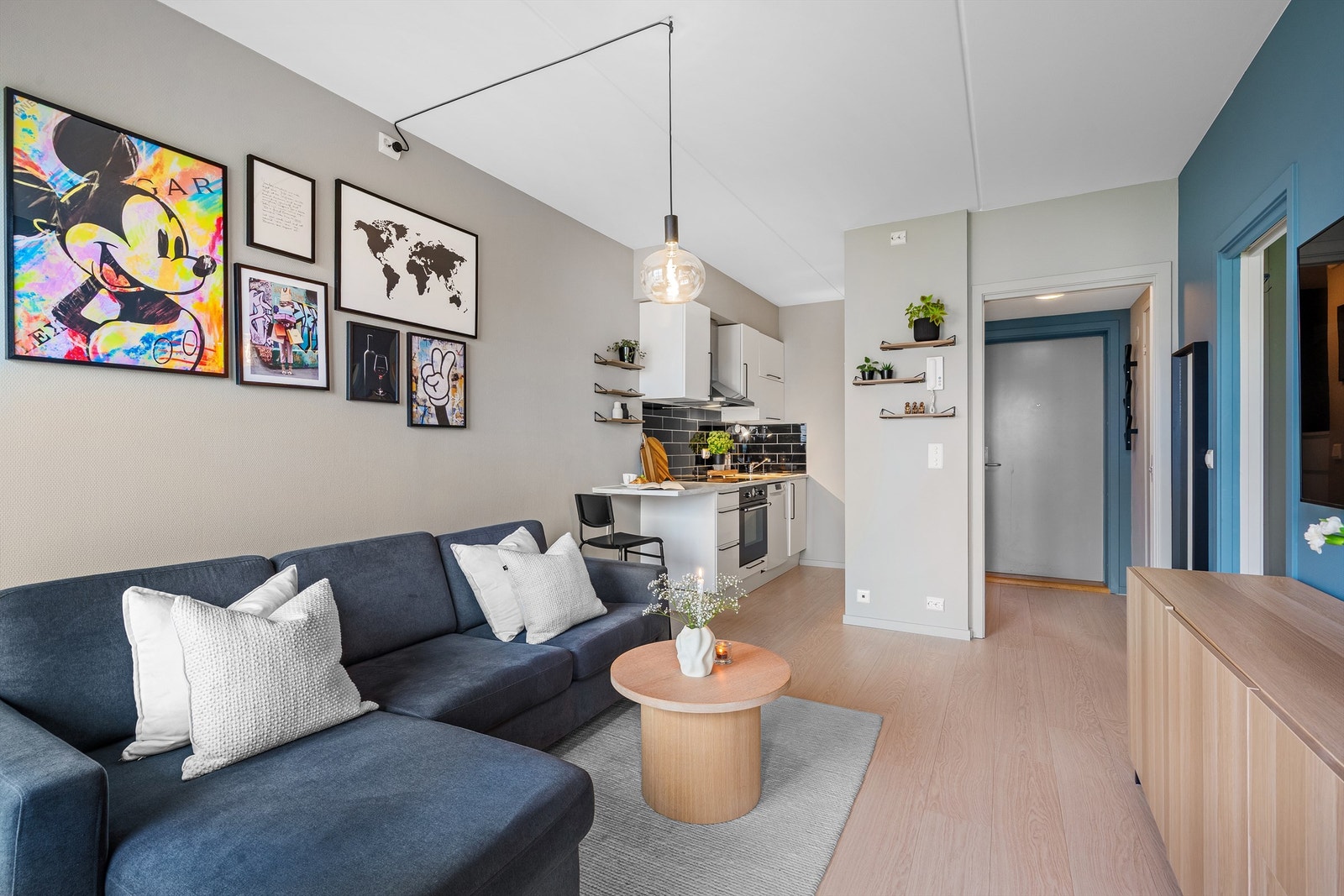 Her kan man møblere med både salong og spisebord. Galleribilde