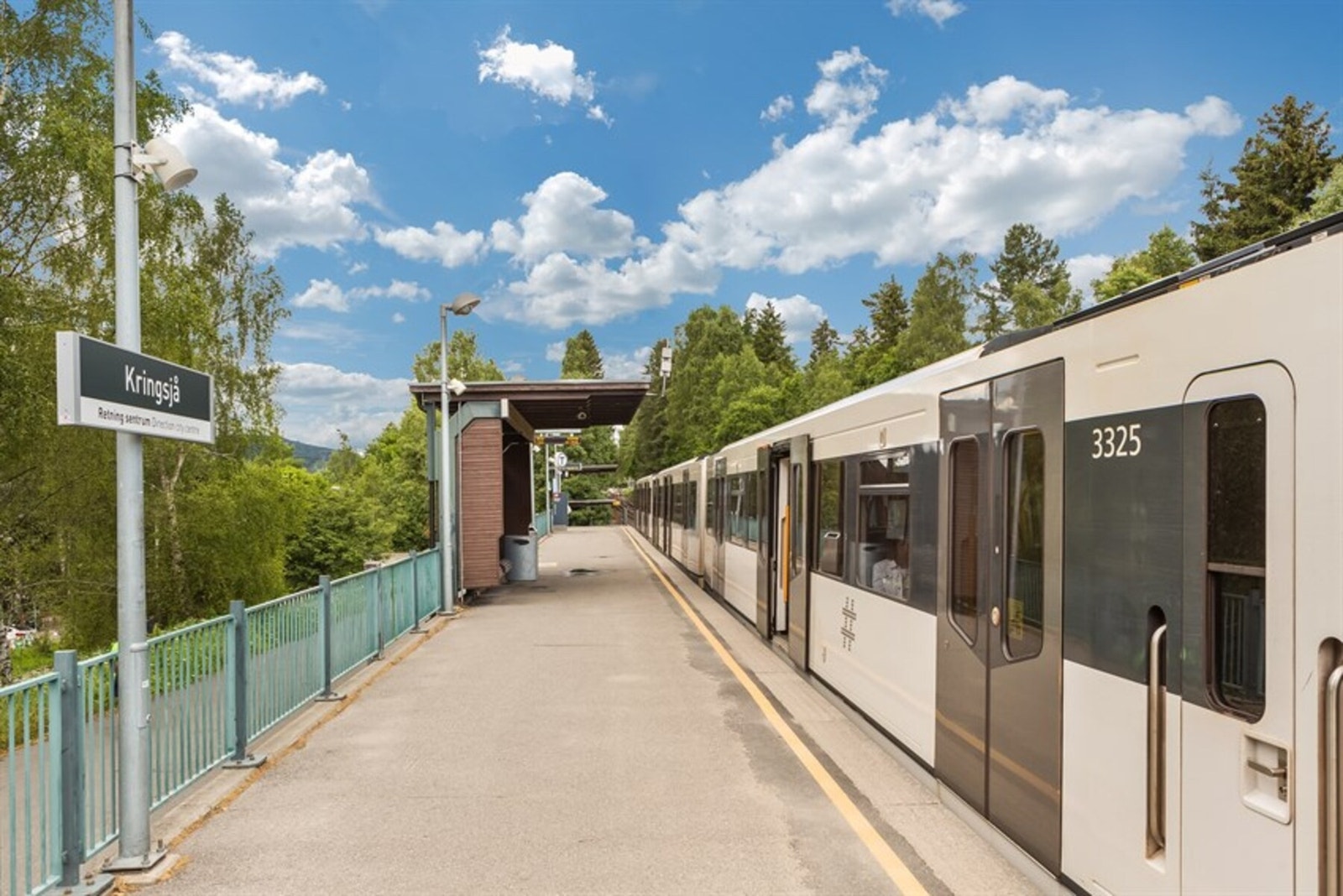 T-banen fra Kringsjå tar deg til Majorstuen på 12 min og til Jernbanetorget på 17. min. Galleribilde