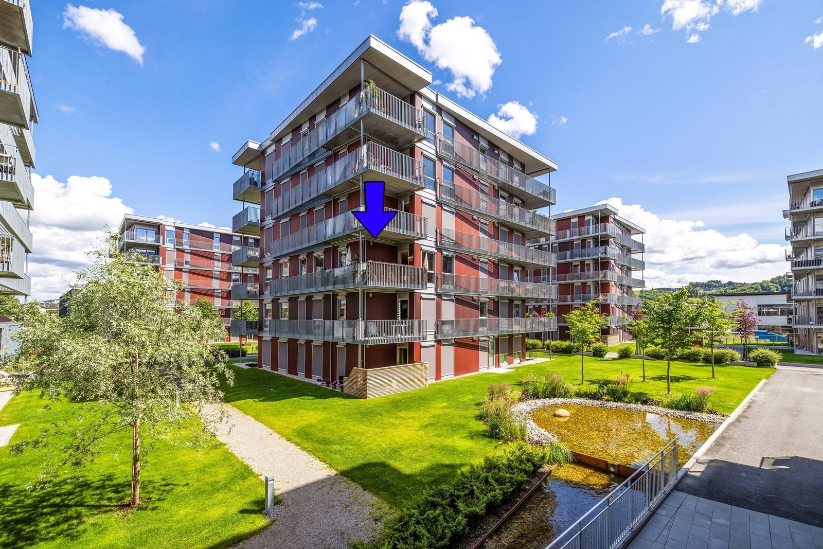 Leiligheten ligger fint til i 3. etasje med nydelig utsikt og svært gode solforhold. Galleribilde