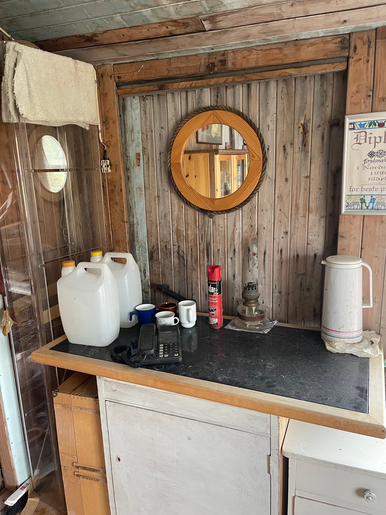 Inne i naustet Galleribilde