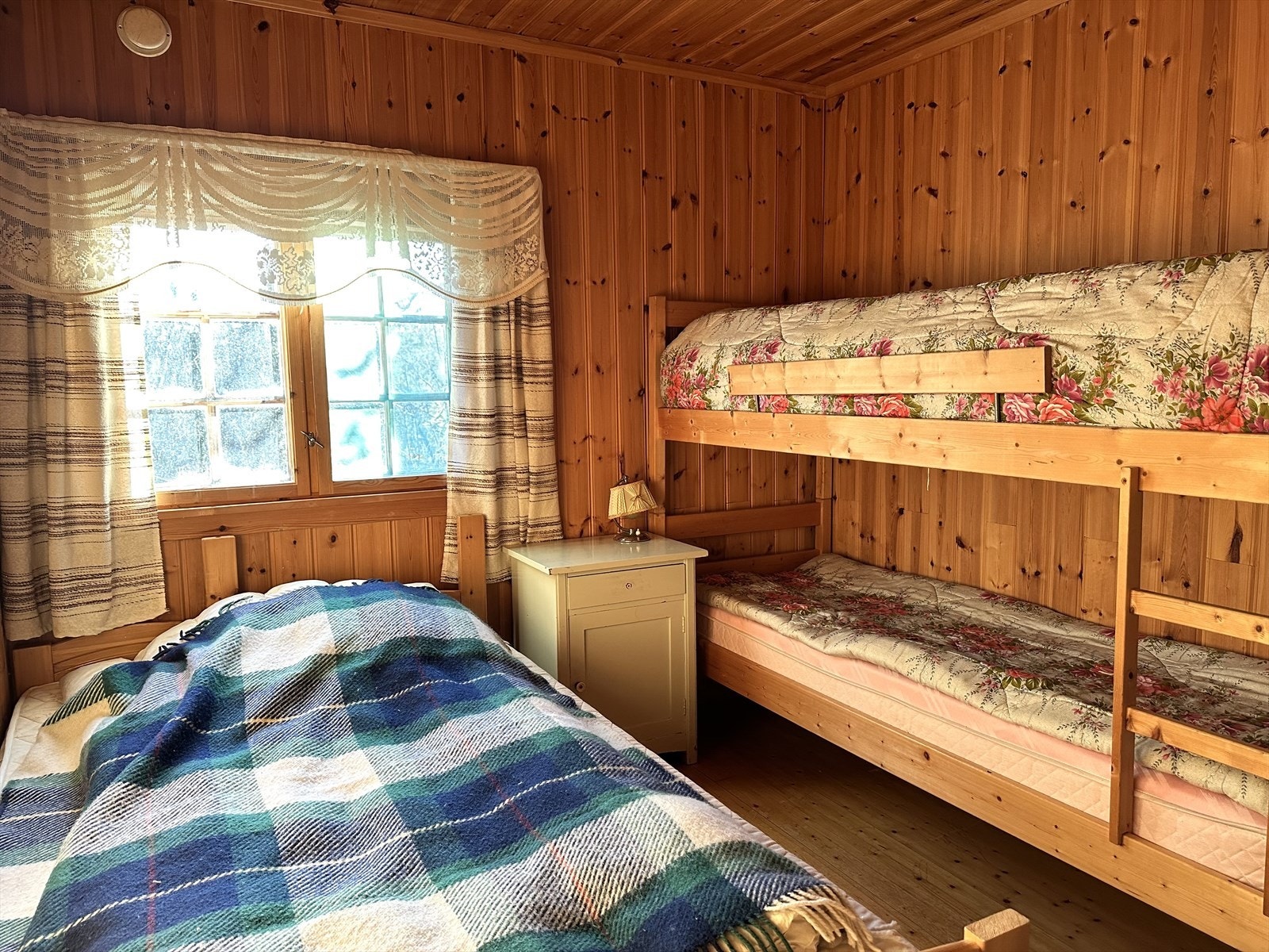 Soverom 1 med køyeseng og dobbeltseng. Galleribilde