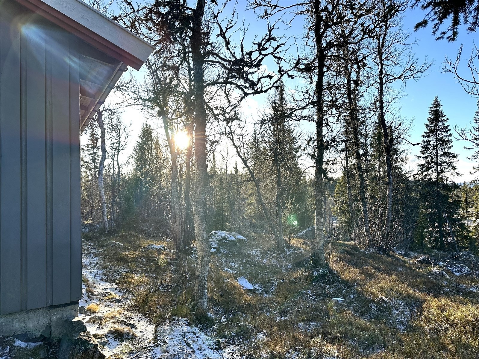 Her kan du trekke deg tilbake å nyte en avslappende hyttehverdag, men likevel ha kort avstand til alt Aurdalsåsen kan by på! Galleribilde