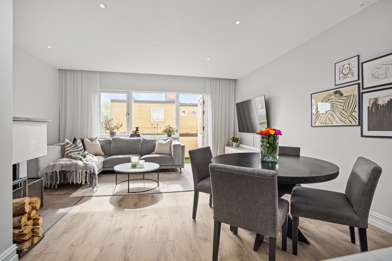 Meget gode lysforhold fra store vindusflater. Galleribilde