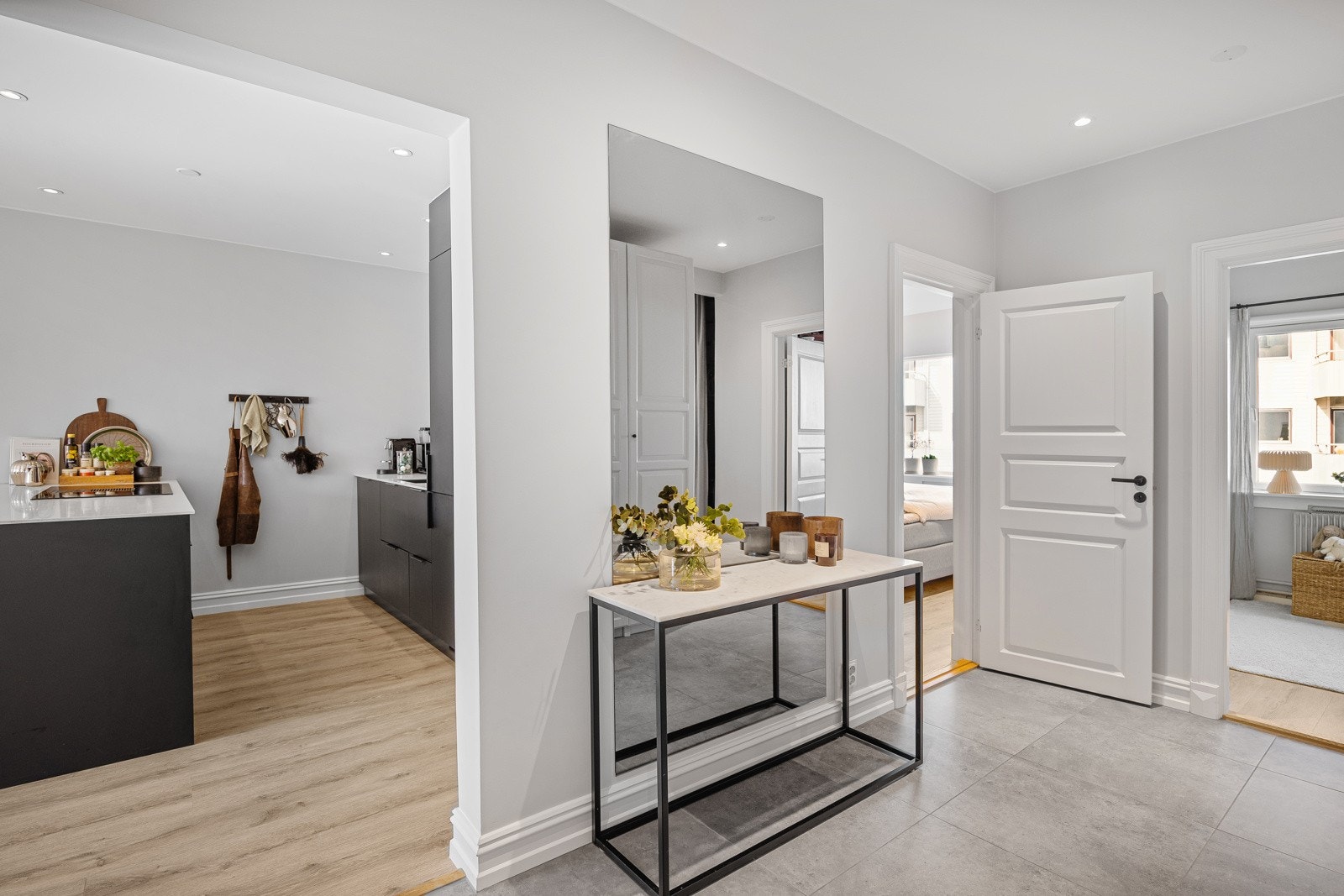 Det er flotte, gjennomførte materialvalg i alle rom. Galleribilde