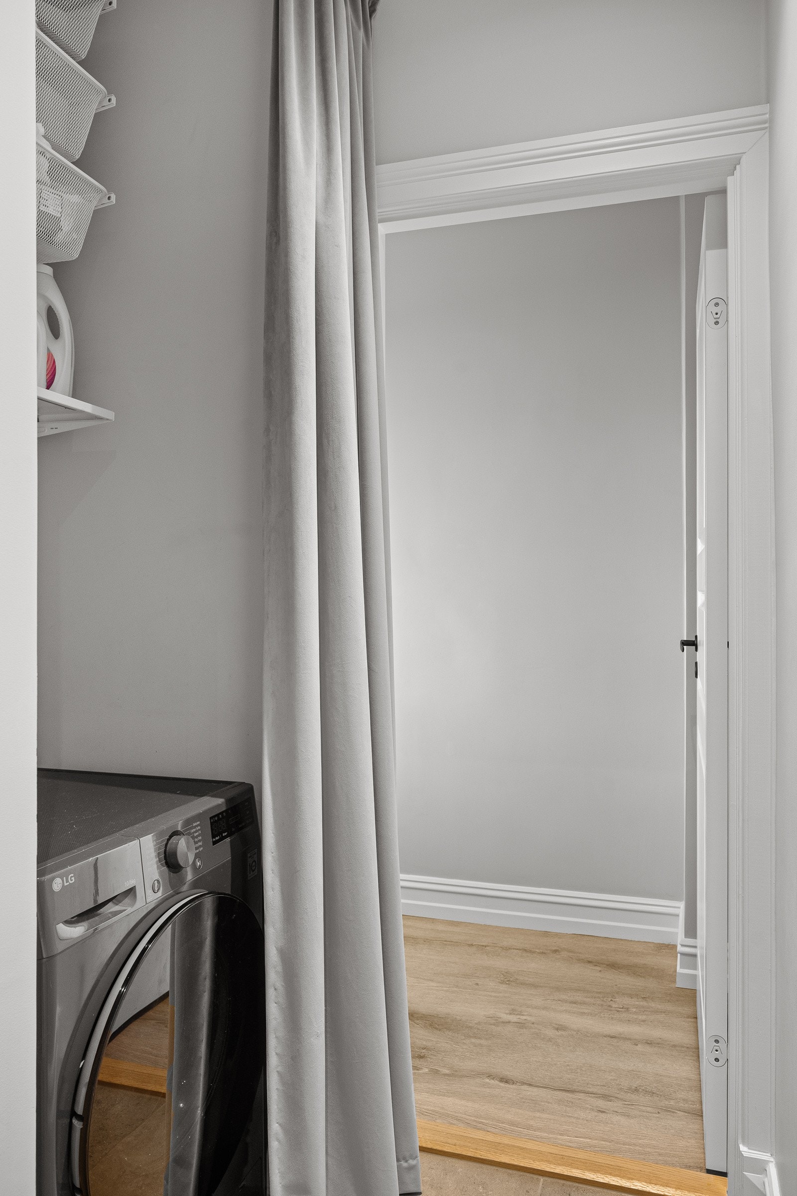 Nisje for vaskemaskin. Galleribilde