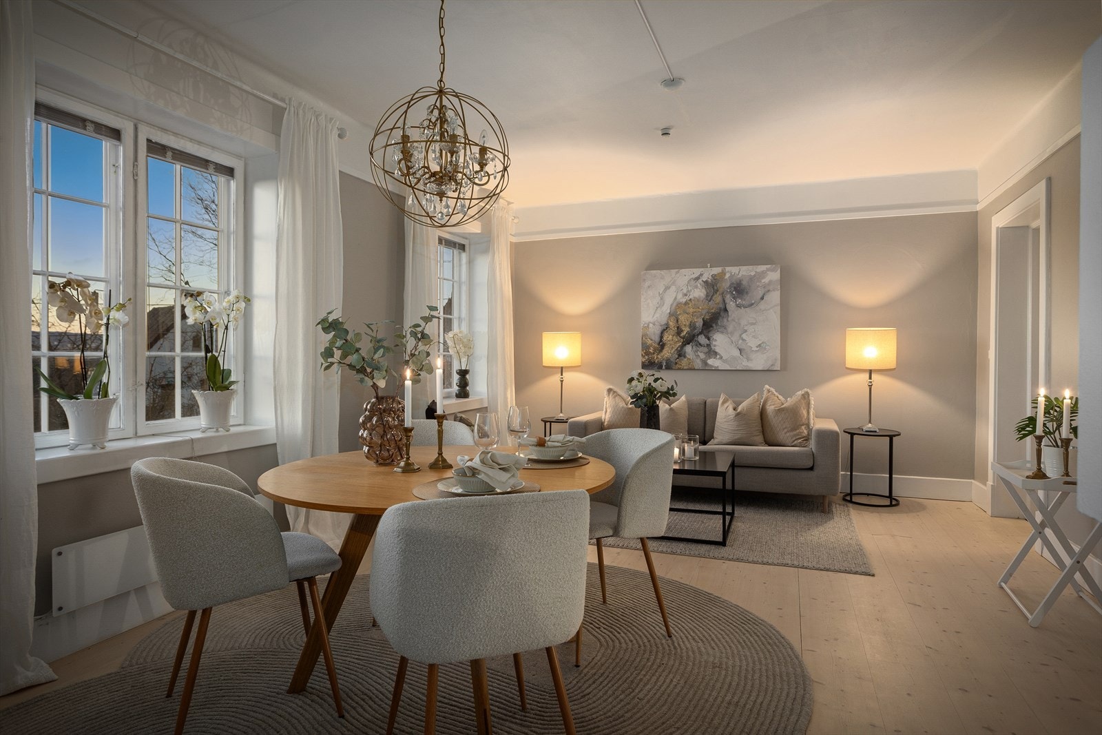 Hovedrommene i leiligheten er åpne og lyse og vender mot vest Galleribilde