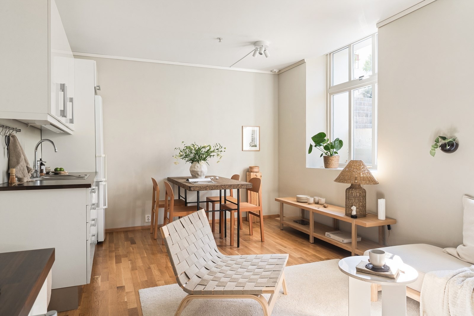 - Stue og kjøkken måler 18,6 m² - Galleribilde