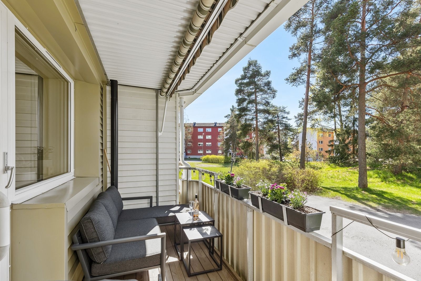 Solrik og stor balkong Galleribilde