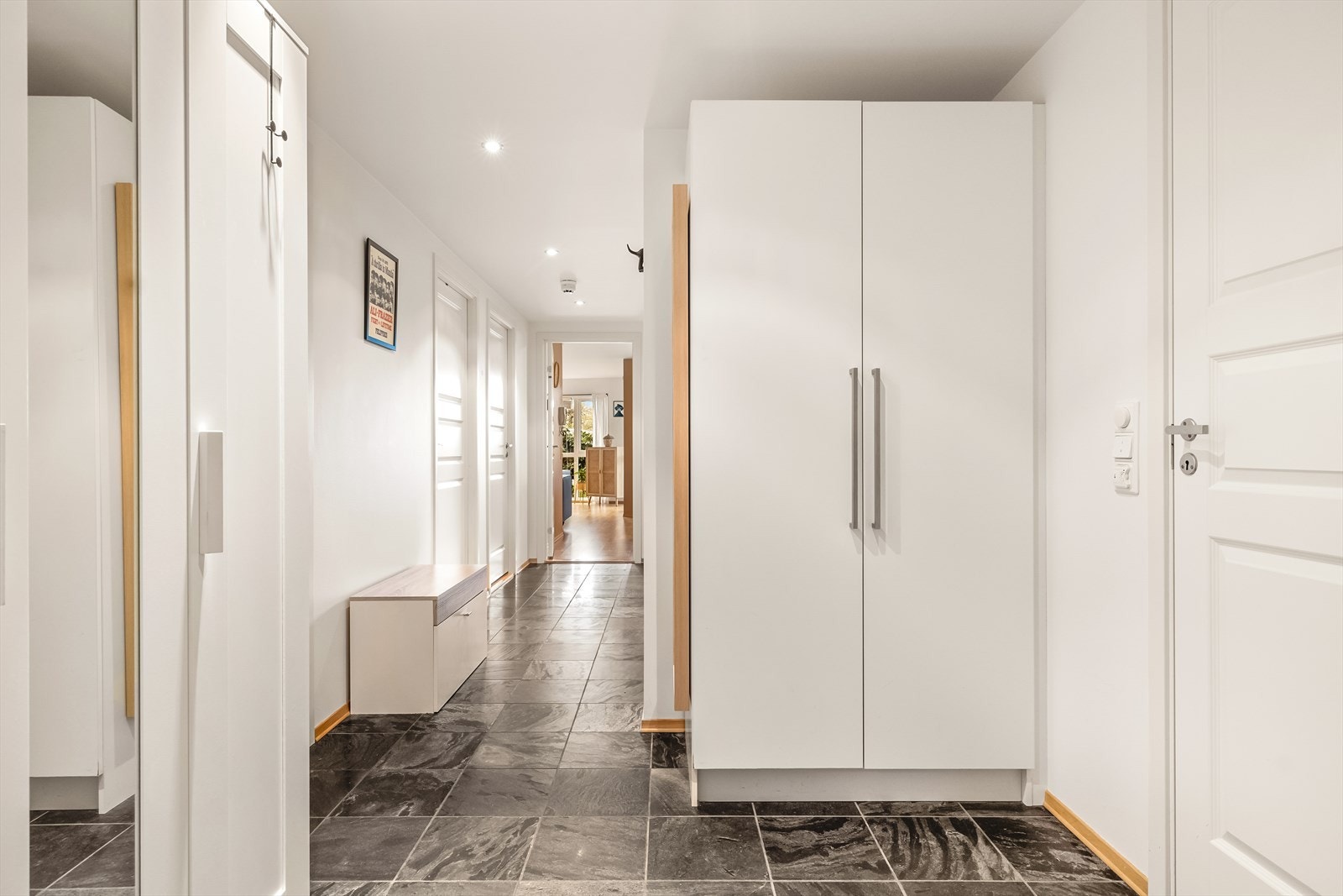 Entré/gang/hall er på 10,5 kvm. Galleribilde