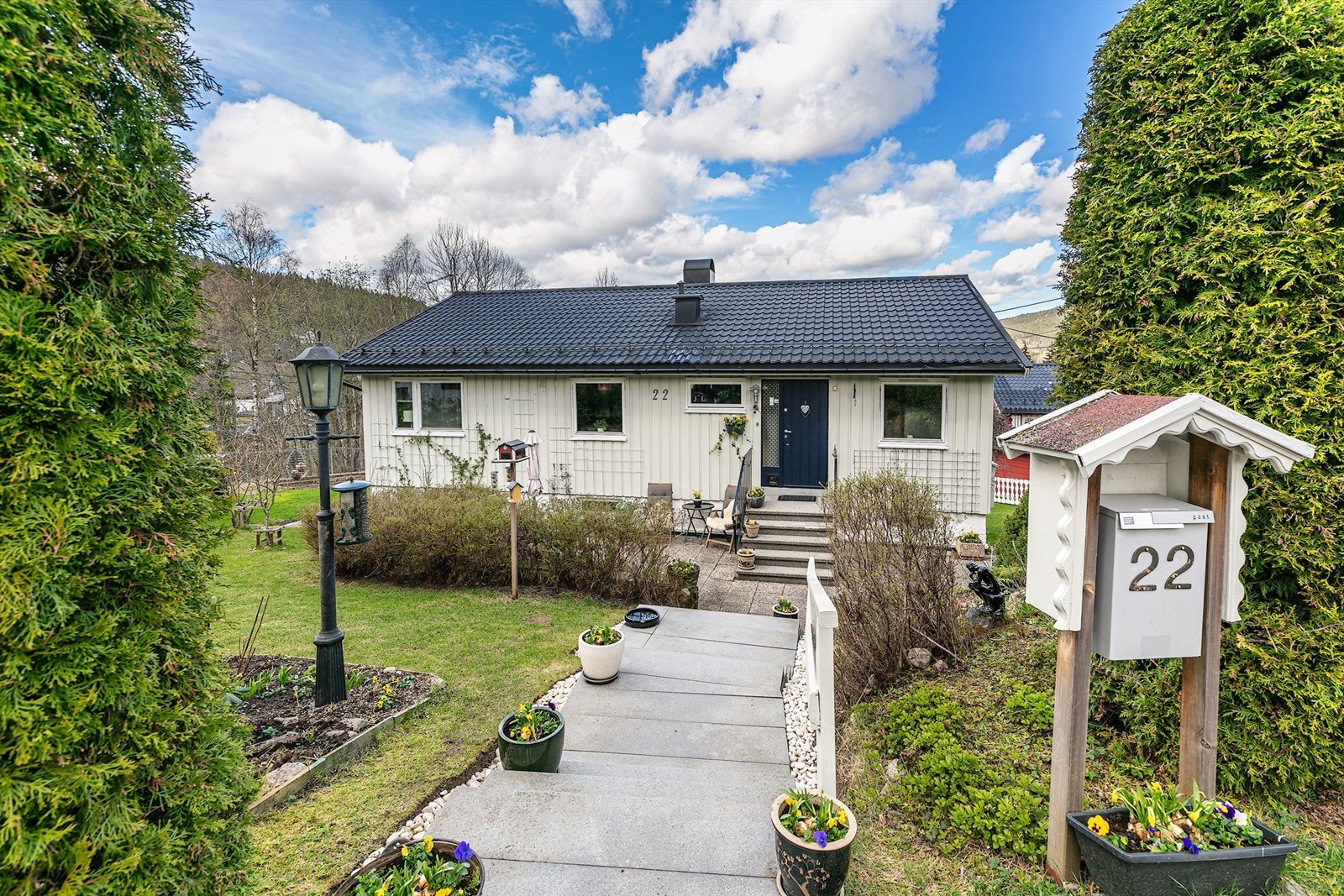 Velkommen til Ånebyveien 22! en herlig oase sentralt plassert på Åneby med fin utsikt og gangavstand til det meste. Galleribilde