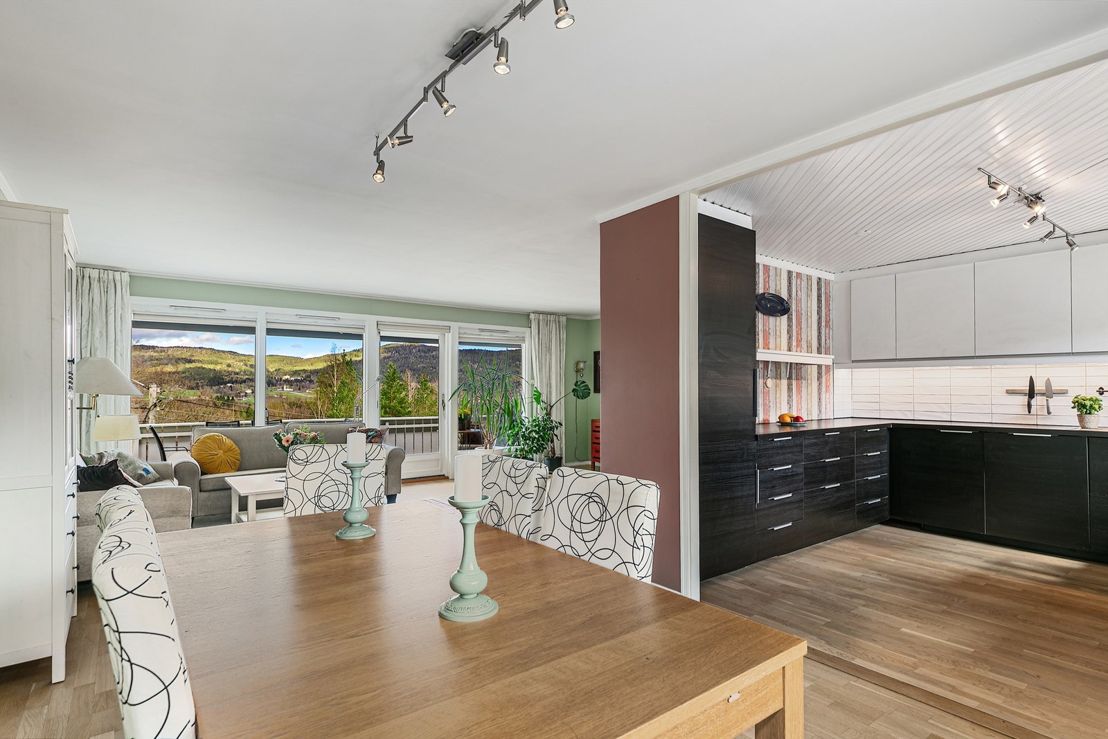 Spisestue/kjøkken Galleribilde