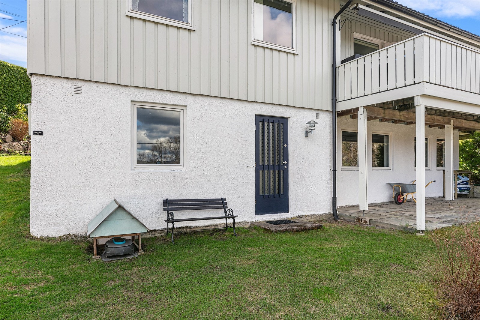 Egen adkomst inn i u.etg. på boligen Galleribilde