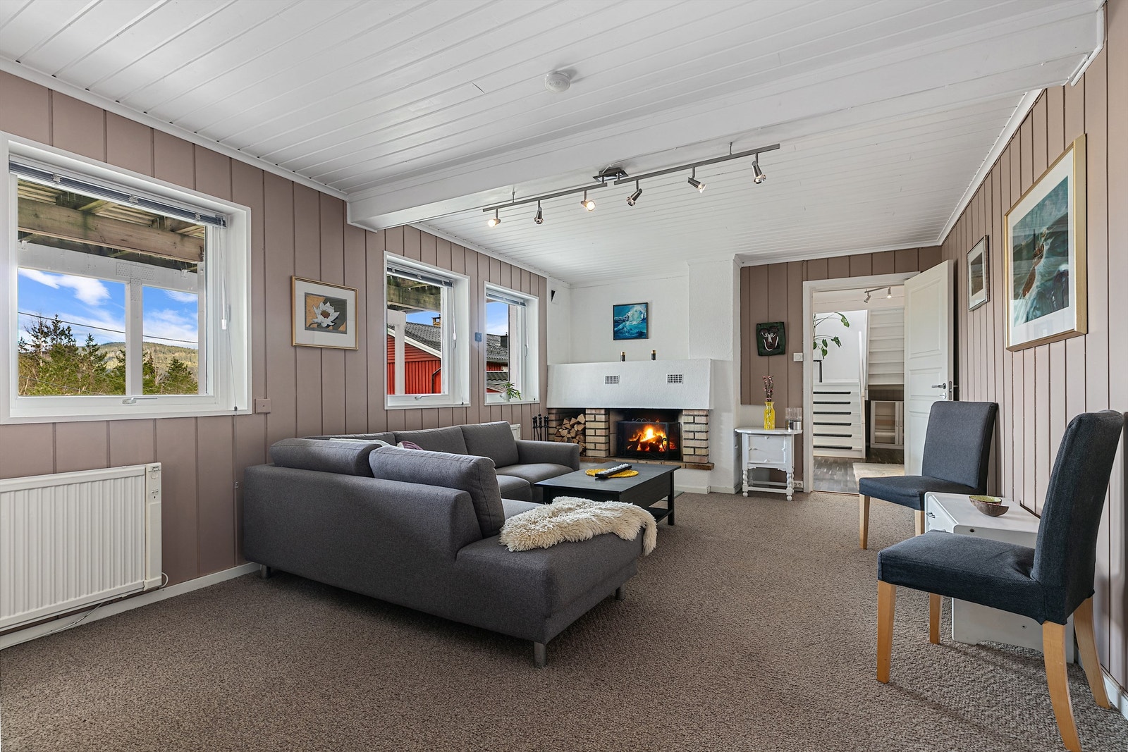 Superkoselig kjellerstue med flott gruepeis Galleribilde