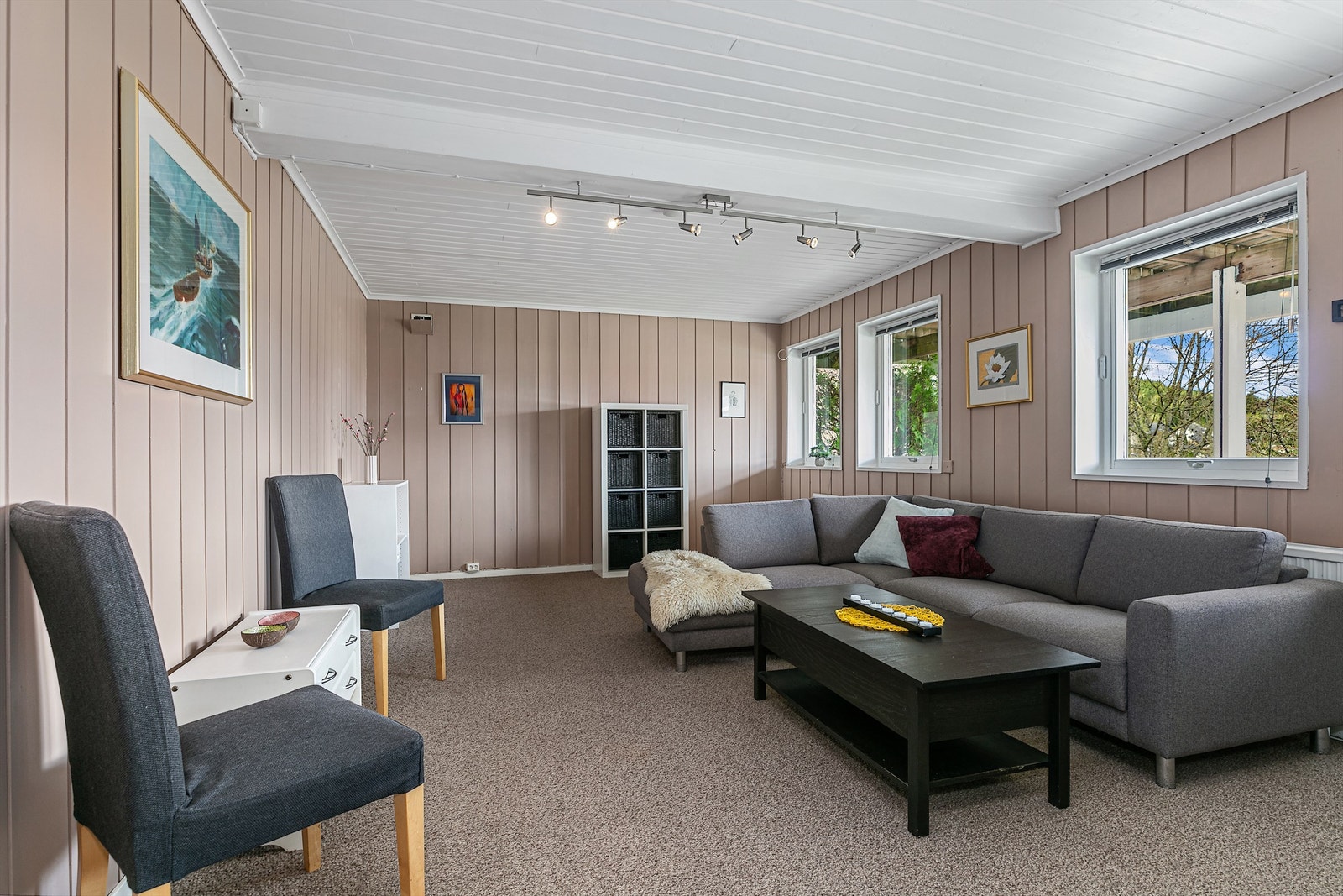 Kjellerstua har god plass og egner seg fint som ekstrastue Galleribilde