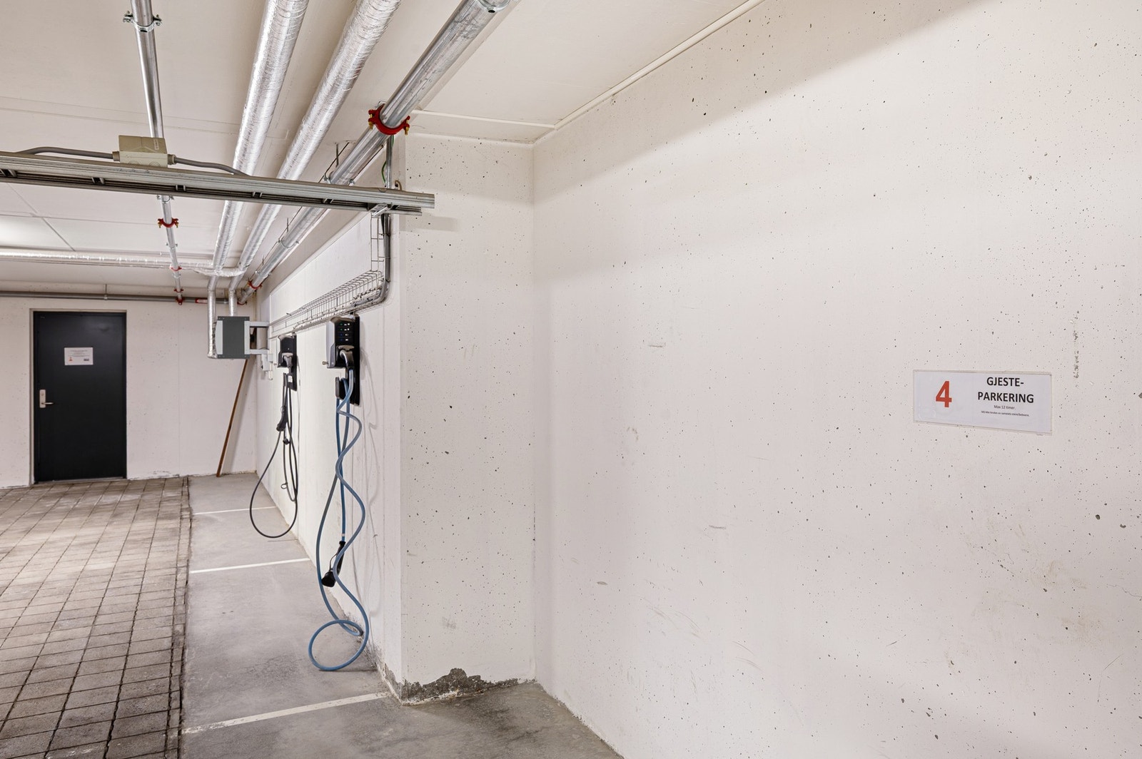 Det er også gjesteparkering i p-kjeller. Galleribilde