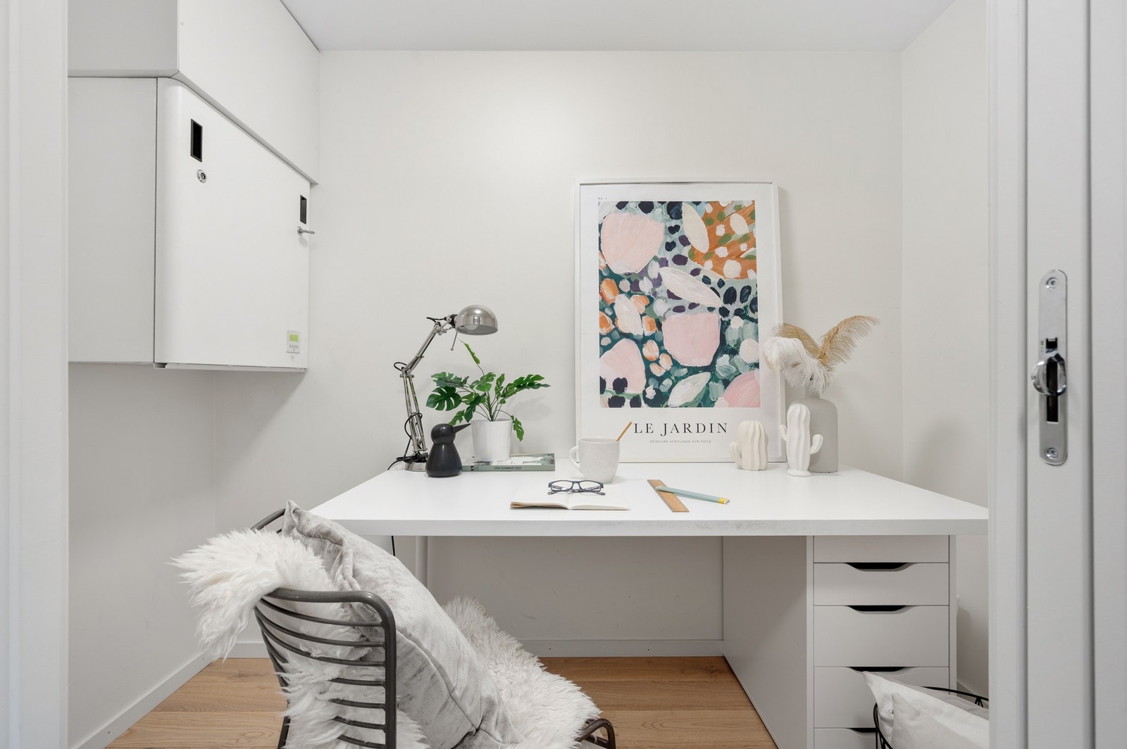 Fra gang har man tilkomst til en praktisk bod. Galleribilde