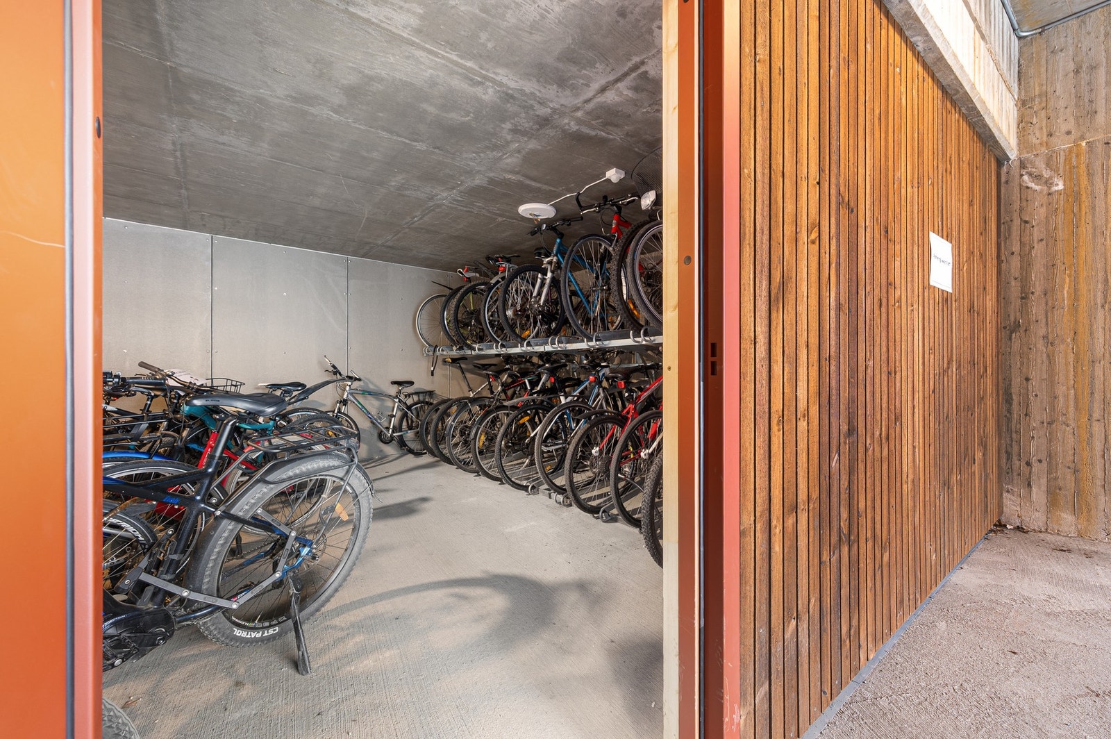 Ved innkjøringen til parkeringskjelleren er det også sykkelbod. Galleribilde