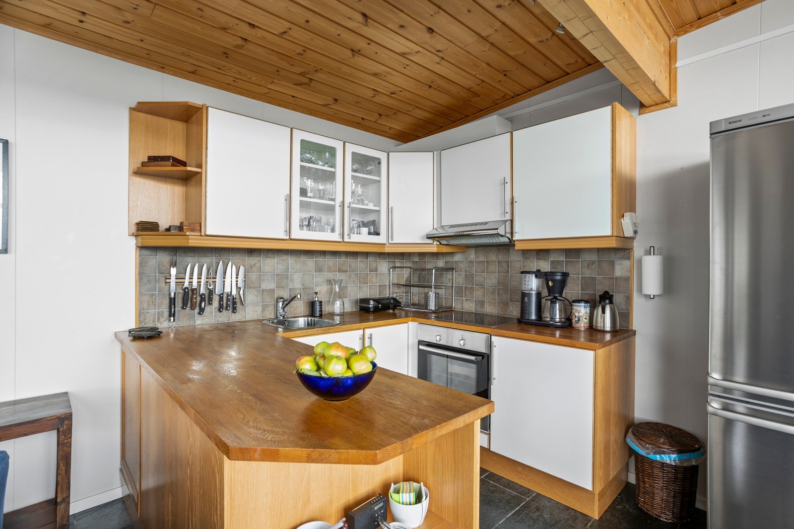 Kjøkkenet er fra byggeår (2005/06) og fremstår i god stand. Galleribilde