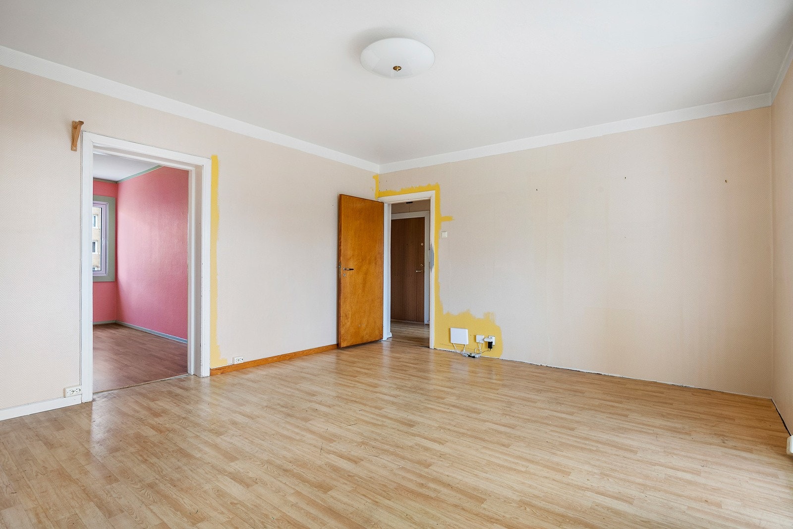 Det er noe behov for oppgradering/modernisering av hele leiligheten. Galleribilde