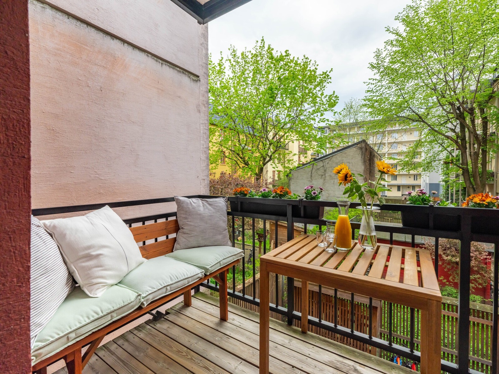 Her er det bra med plass til både utemøblement og grill. Galleribilde