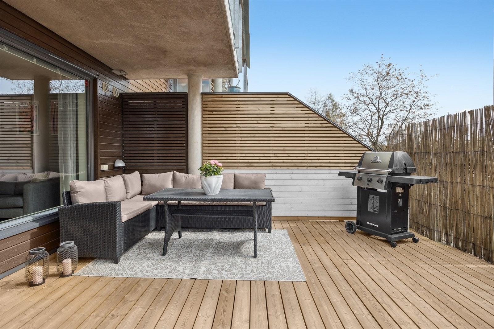 God plass til å innrede etter ønske. Nyt varme sommerdager og fyr opp grillen. En perfekt forlengelse av stuen! Galleribilde