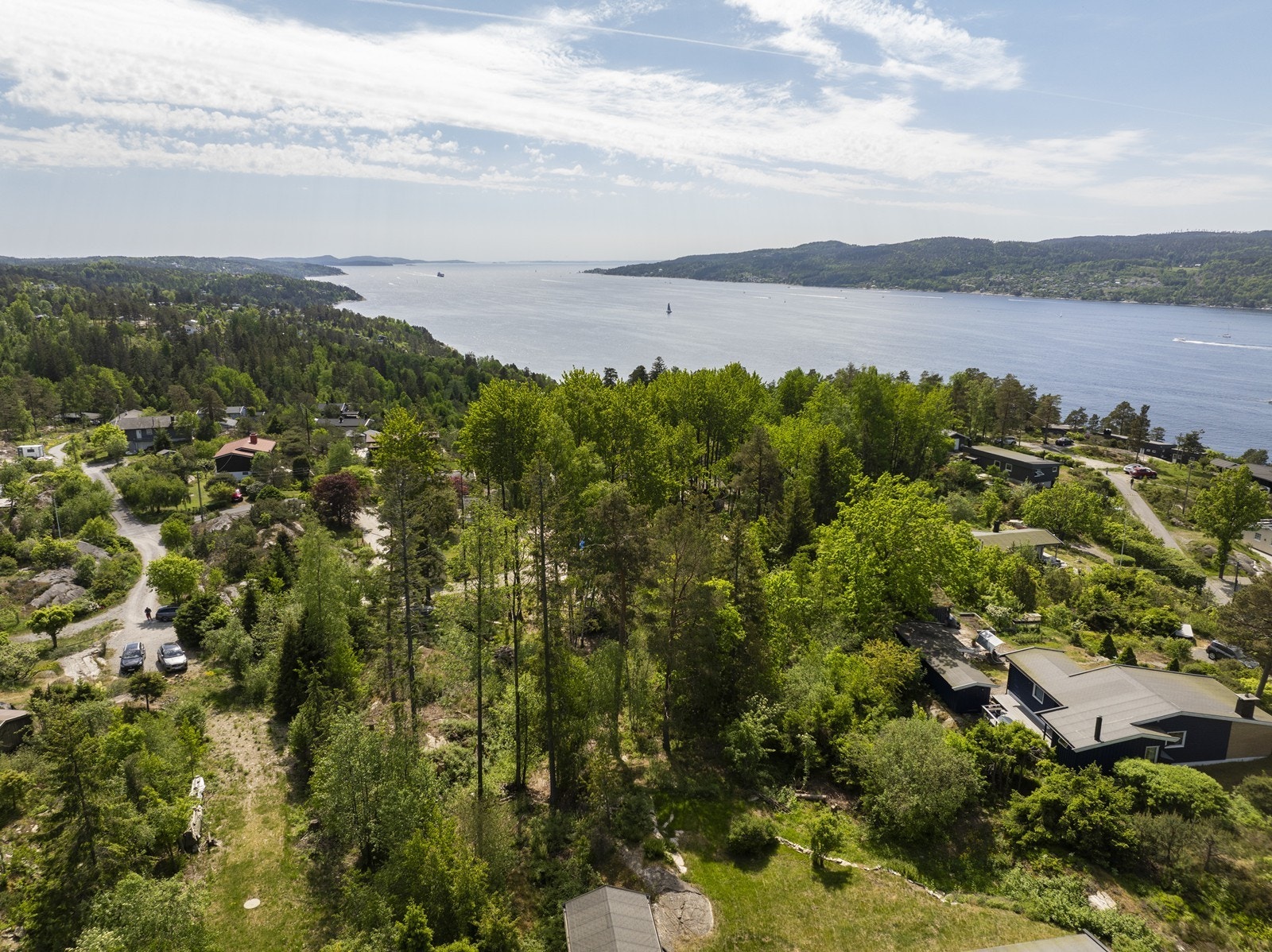 Eiendommene er tilknyttet SEVA (Søndre Ekeberg vann og avløpsanlegg) og dette ligger klargjort til tomtegrense - Tilknytningsavgift til kommunen vil tilkomme Galleribilde