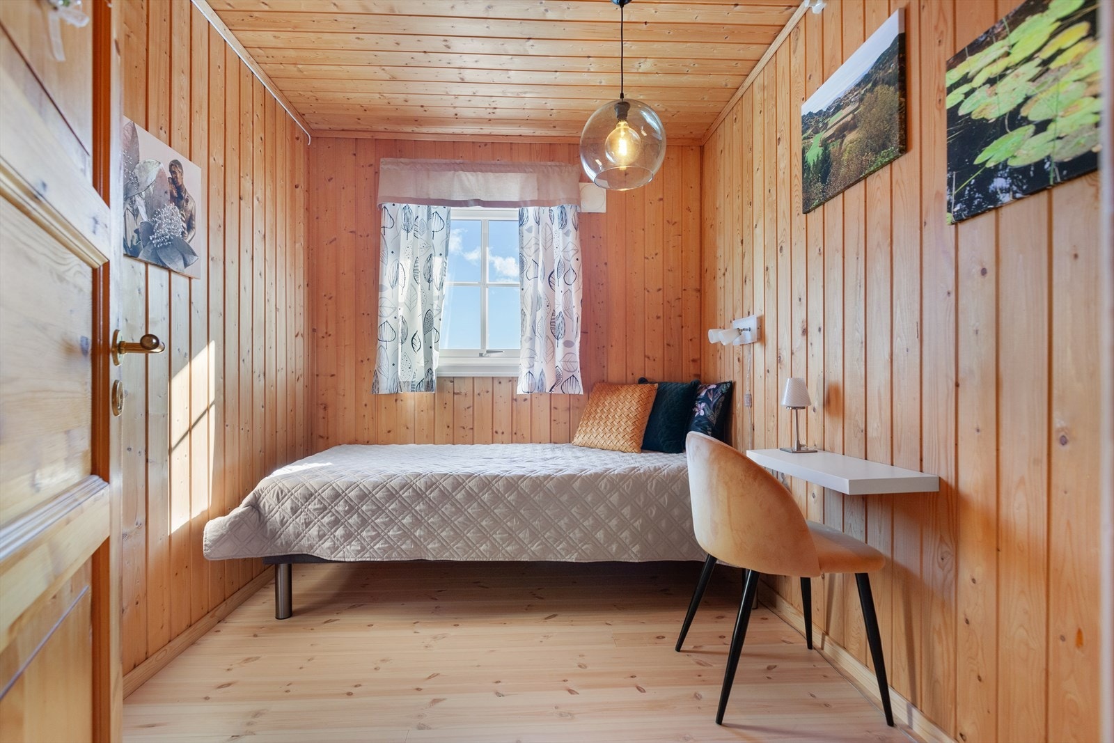 Hytta har totalt 3 soverom. Hovedsoverommet måler 6 m². Galleribilde