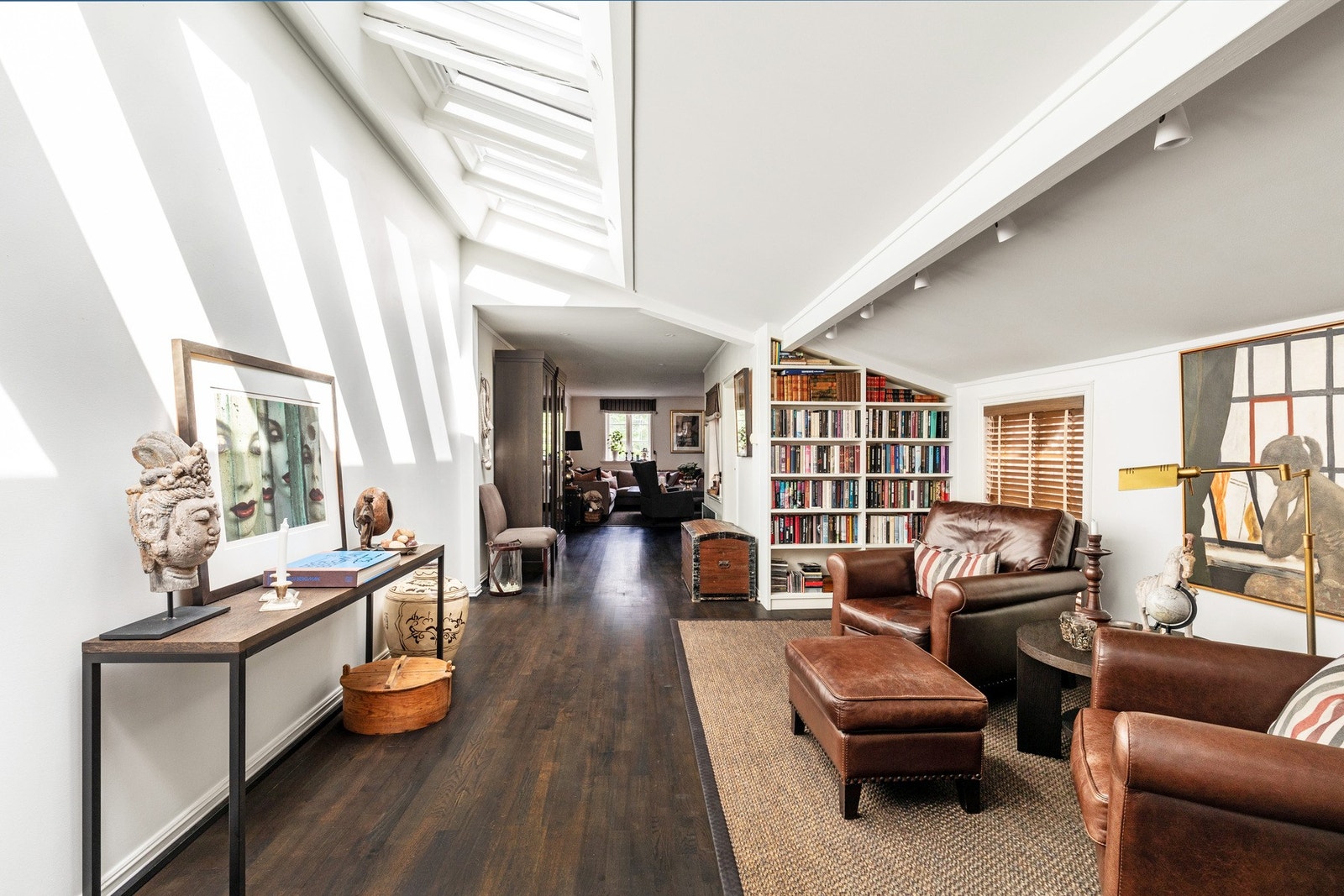 En nydelig og meget innholdsrik enebolig på Kampen! Flott loftsstue/ mulighet for soverom nr 4. Utgang til takterrasse. Galleribilde