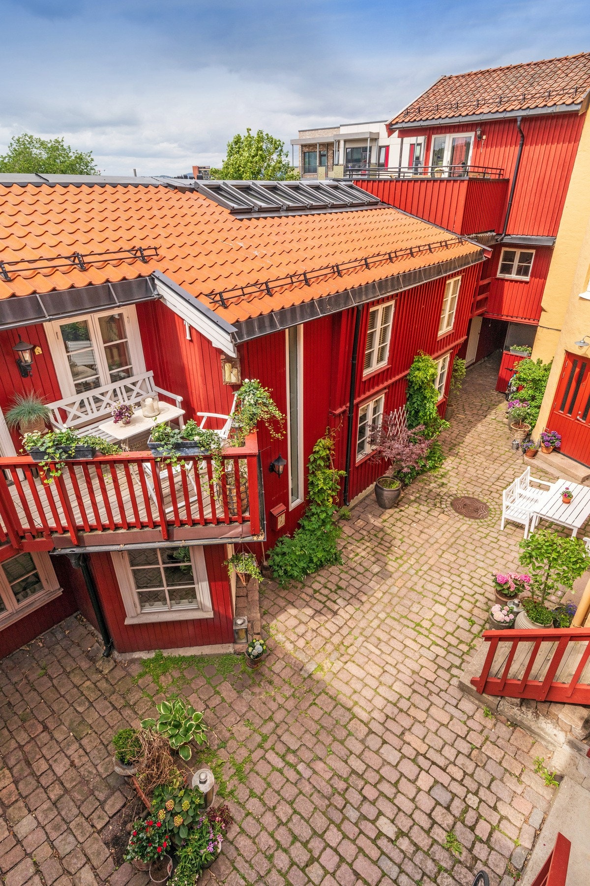 Nydelig brosteinsbelagt gårdsplass. Galleribilde