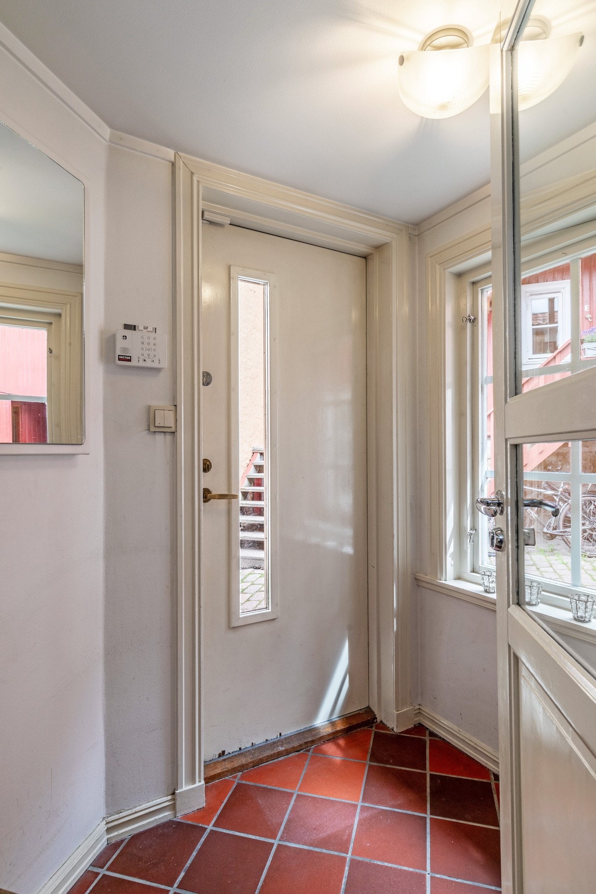 Entré fra gårdsrommet. Galleribilde