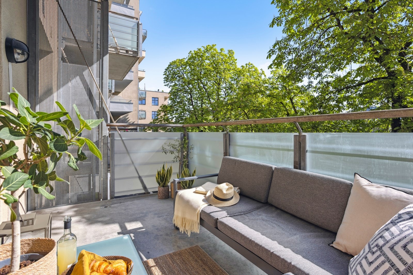 Fra stuen har du utgang til herlig sørvendt balkong med god møbleringsfrihet. Galleribilde