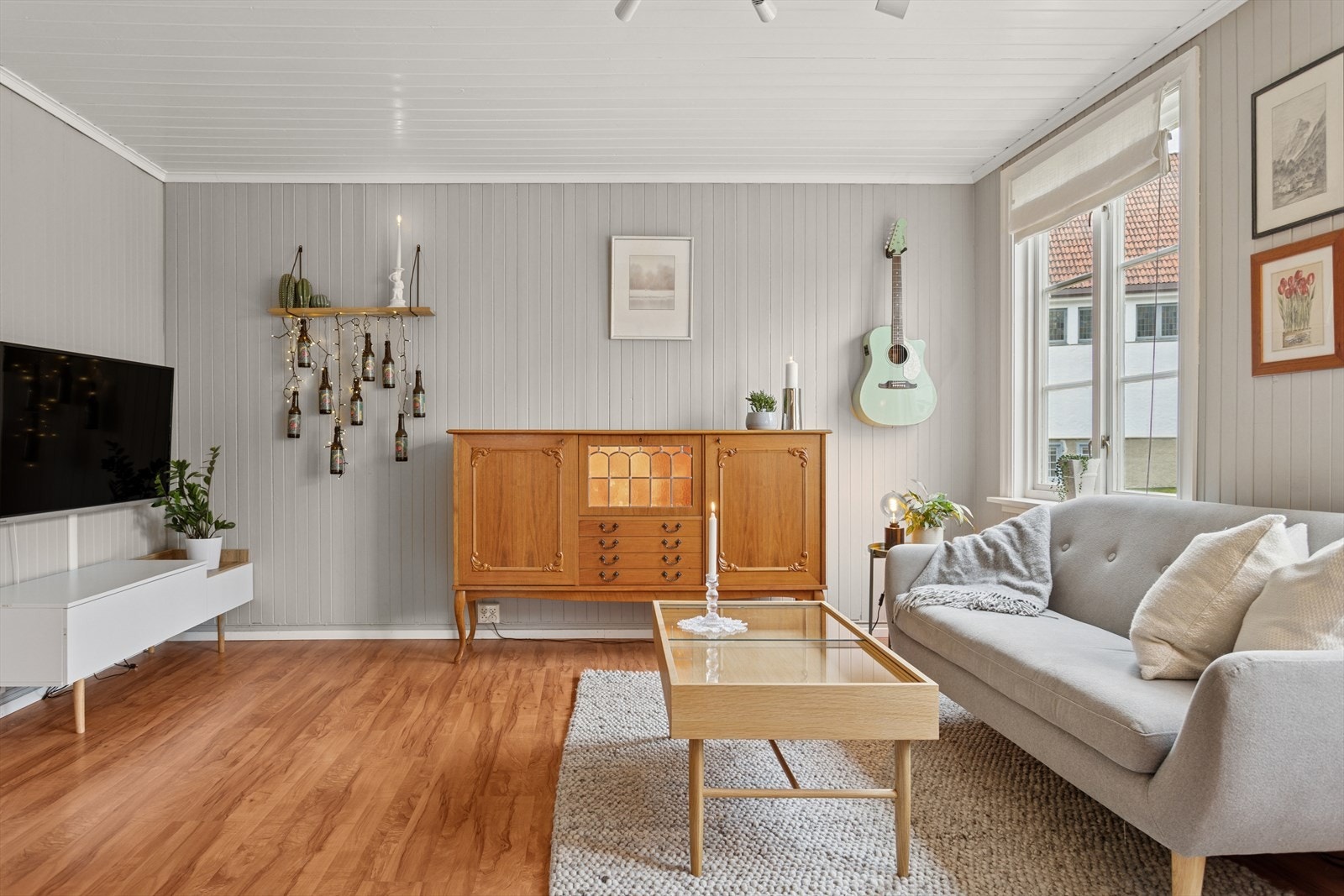 Det er gjort gode material- og fargevalg i leiligheten, som fremstår innbydende. Galleribilde