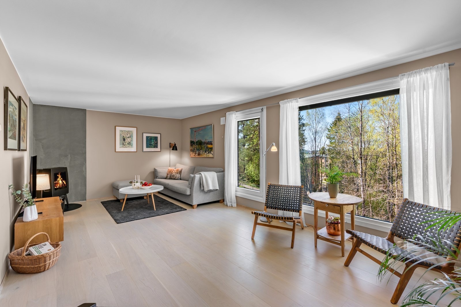 Boligen har to flotte stueavdelinger, én i hovedetasjen og én i underetasjen. Galleribilde