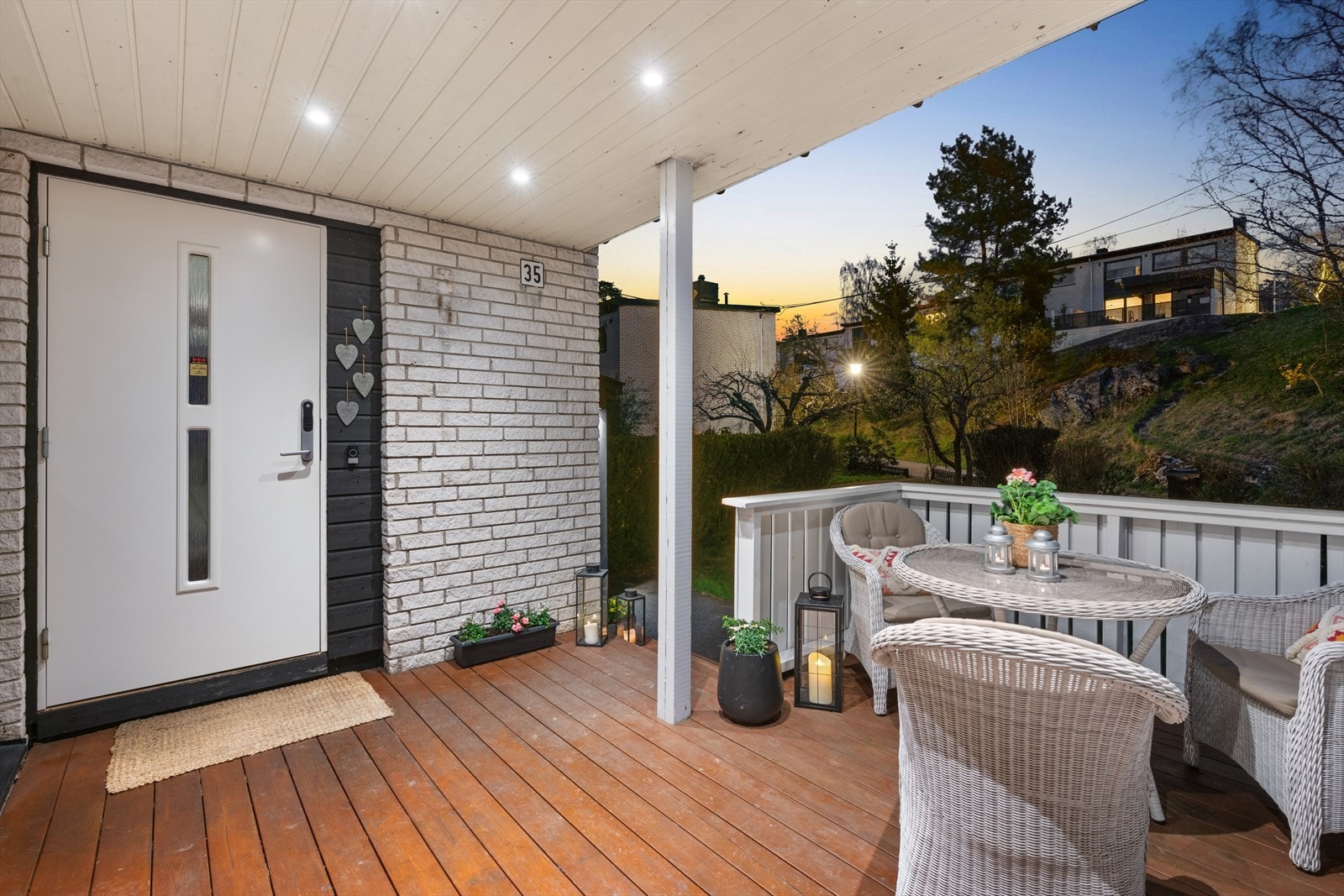 Ved inngangspartiet har du tilgang til en utvendig bod på ca. 5 m². Galleribilde