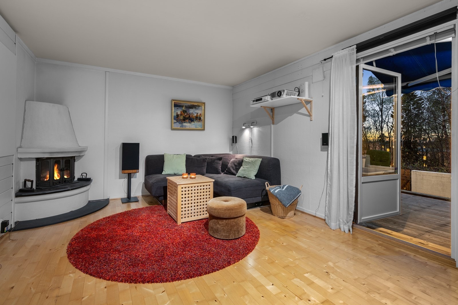 Boligens andre stueavdeling ligger i underetasjen. Galleribilde