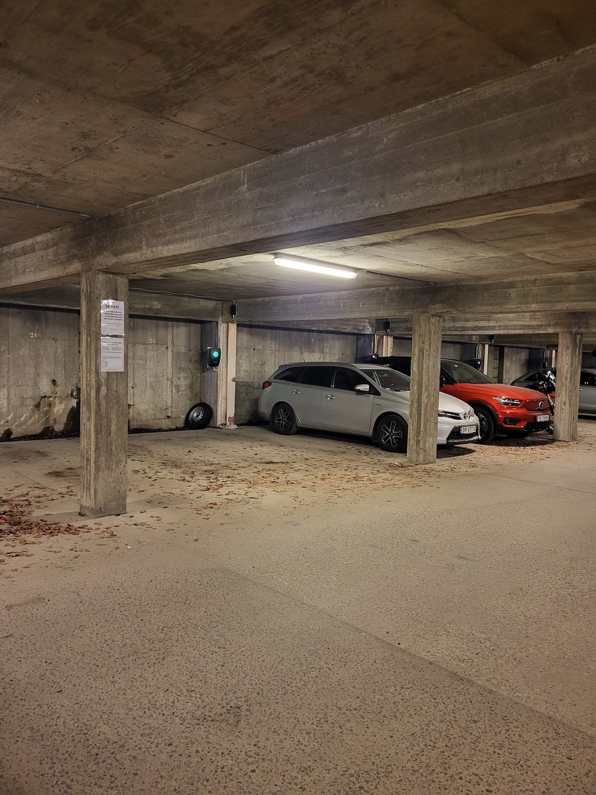 Det medfølger én garasjeplass. Ladeboks for elbil er montert. Galleribilde