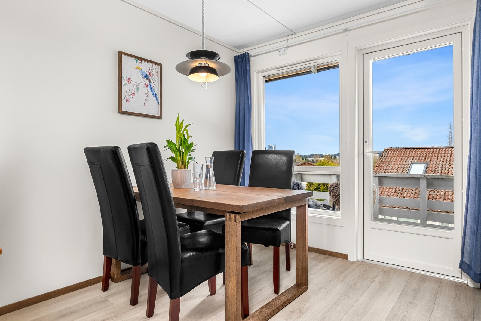 Utgang til balkongen fra spisestue/kjøkken Galleribilde