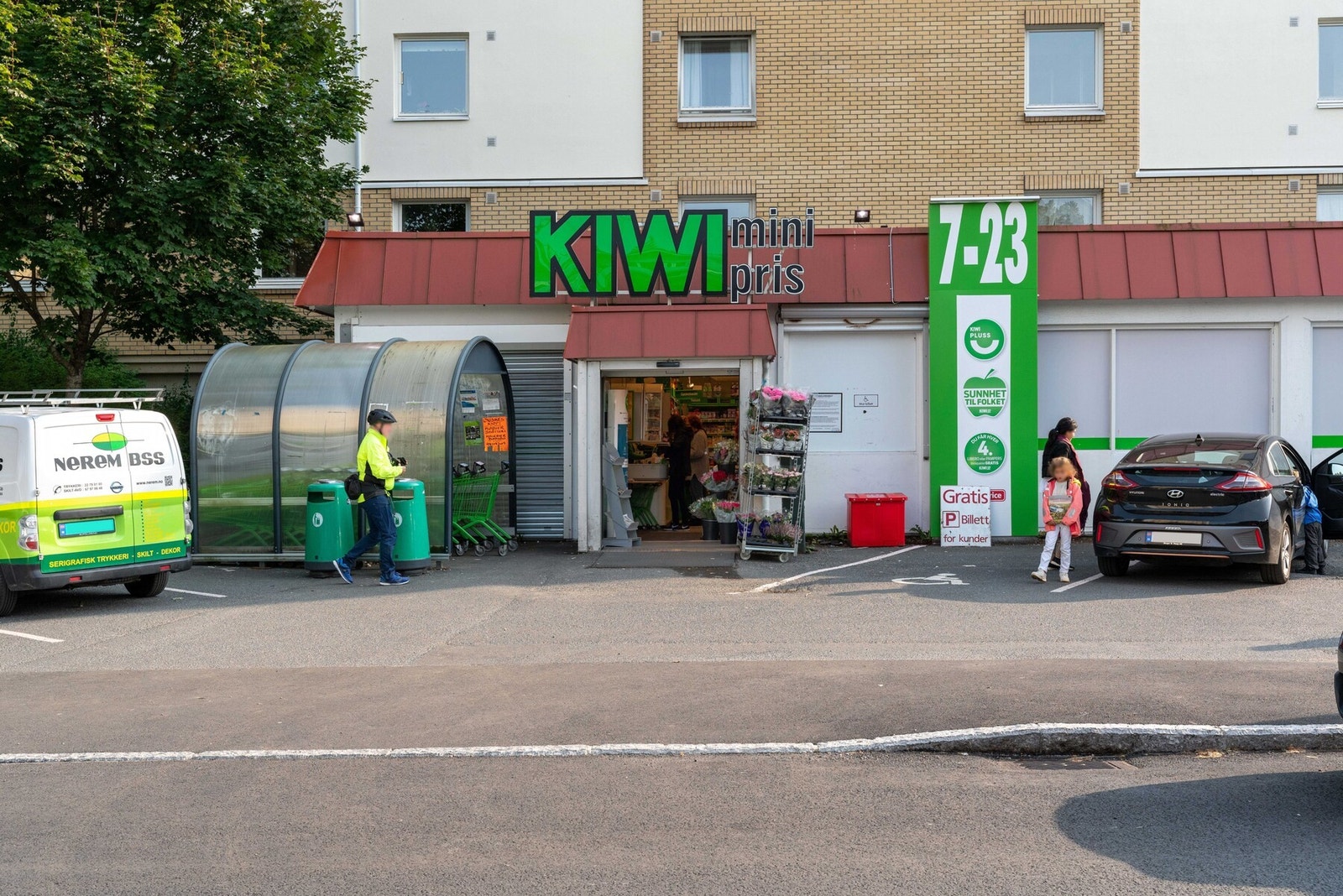 Nærområdet - Kiwi Lambertseter, kun 200 meter fra leiligheten. Galleribilde