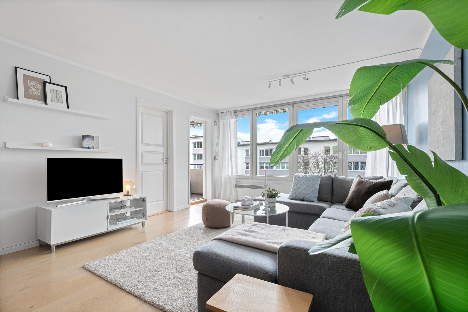 Stuen har utgang til en vestvendt balkong Galleribilde