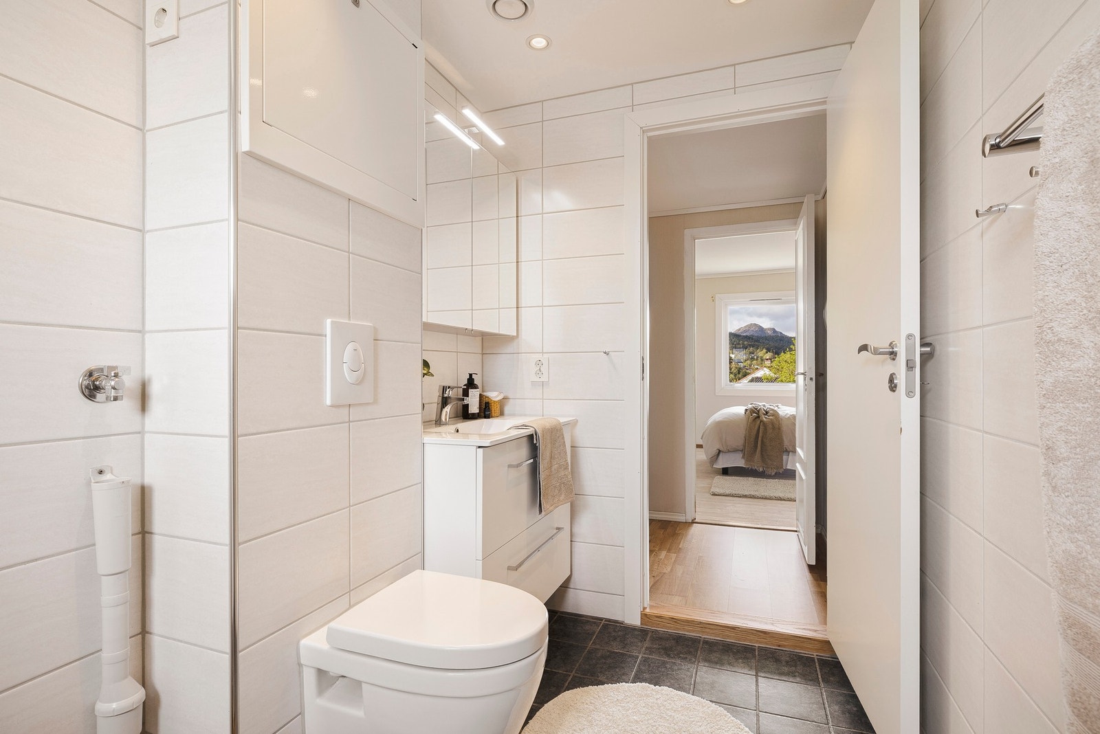 Opplegg for vaskemaskin og tørketrommel. Galleribilde