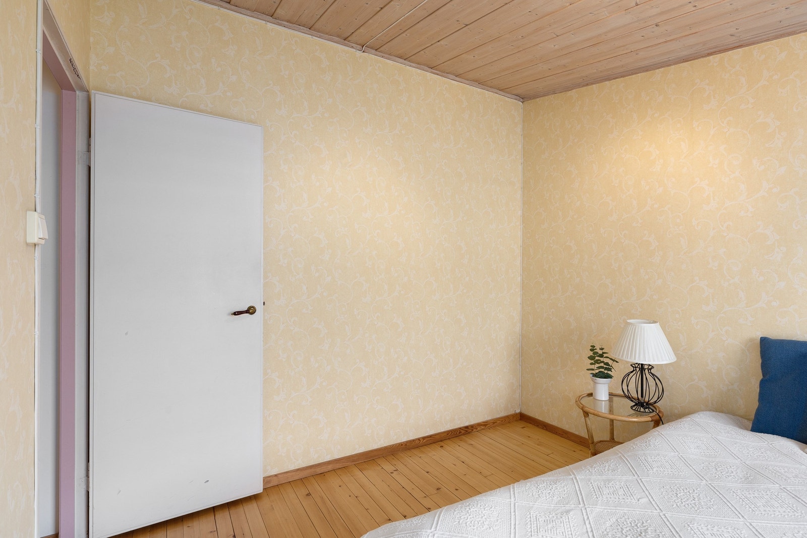 Det er i tillegg plass til garderobeskap på hovedsoverommet Galleribilde