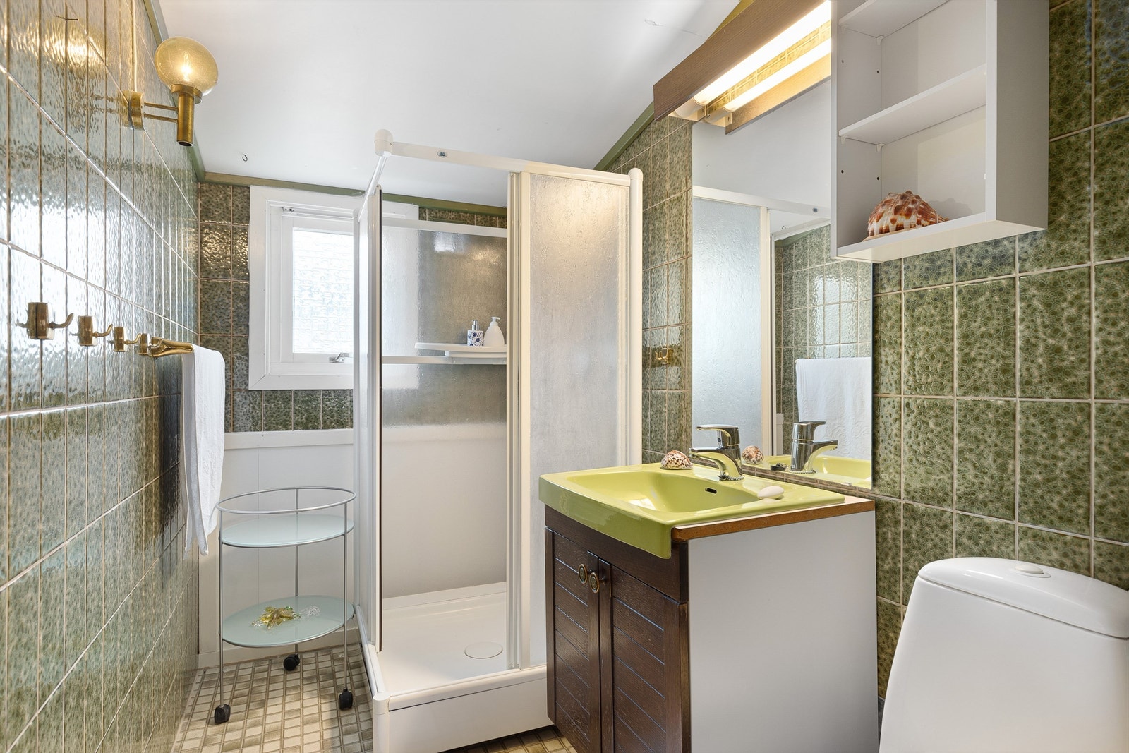 Bad i 2. etasje med dusjkabinett Galleribilde