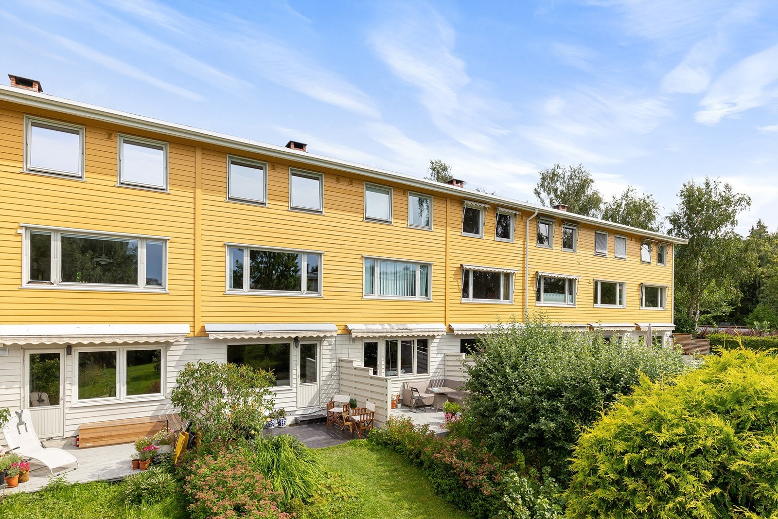 Velkommen til Sømveien 33 F, et rekkehus over 3 plan i et meget attraktivt og barnevennlig boligområde Galleribilde