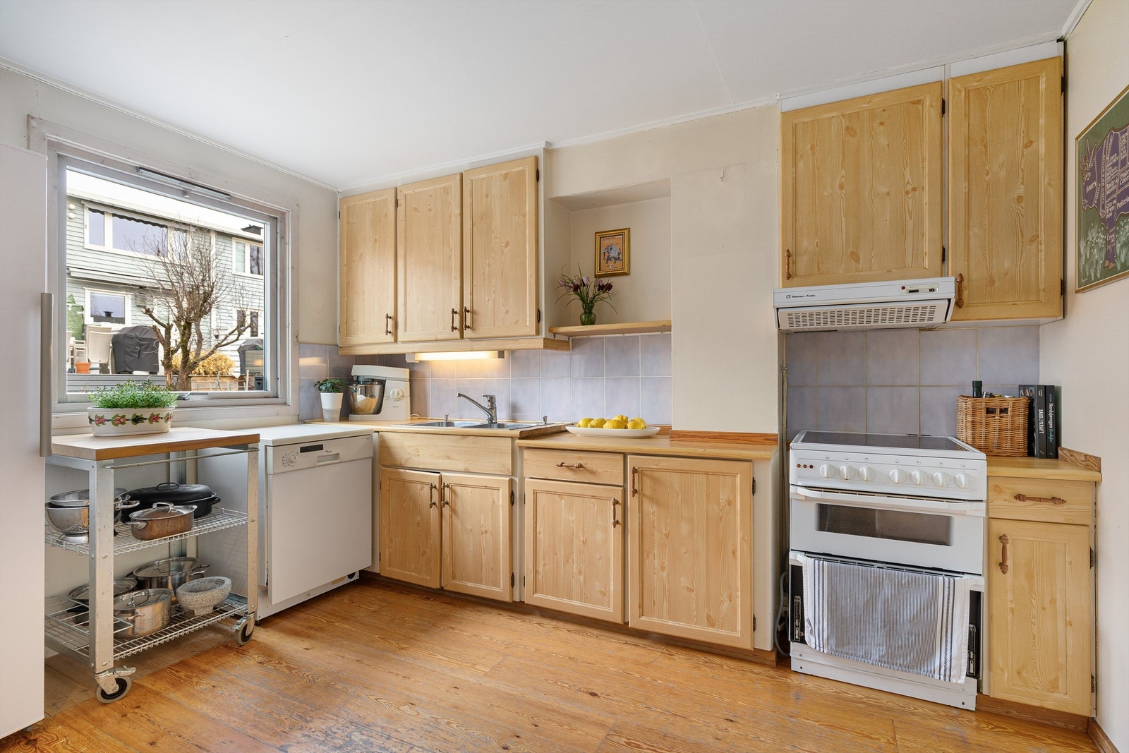 Romslig, separat kjøkken Galleribilde